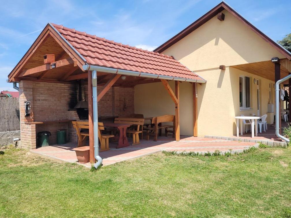Alenka Hotel Sturovo Exterior photo